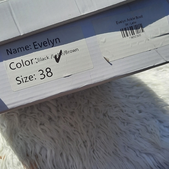 🆕️ LLS White Ankle Heeled Boots - Picture 15 of 15